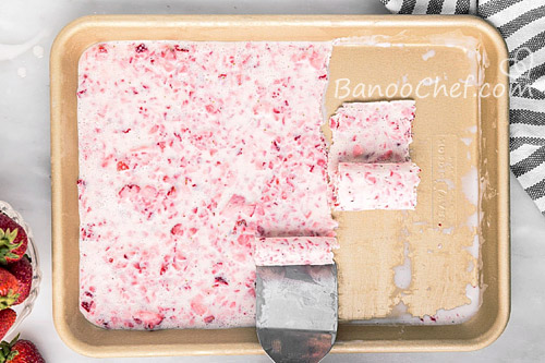 طرز تهیه بستنی رولی توت فرنگی بستنی رولی توت فرنگی