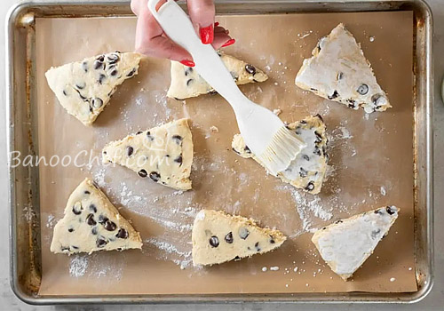 شیرینی اسکون با چیپس شکلات نان اسکون با چیپس شکلاتی