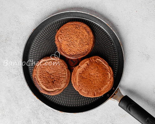 طرز تهیه پنکیک شکلاتی با پودر کاکائو و عسل پنکیک عسلی شکلاتی